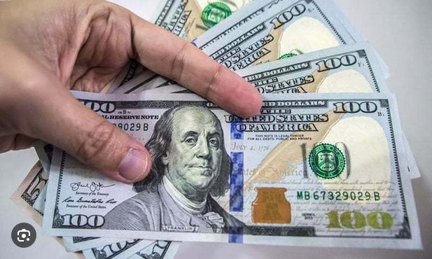 ڈالر  کی قیمت میں کمی،سونے کی قیمت میں معمولی اضافہ