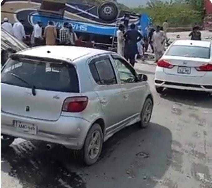 کلر کہار کے قریب مسافر بس کو خوفناک حادثہ،13 افراد جاں بحق 15 زخمی