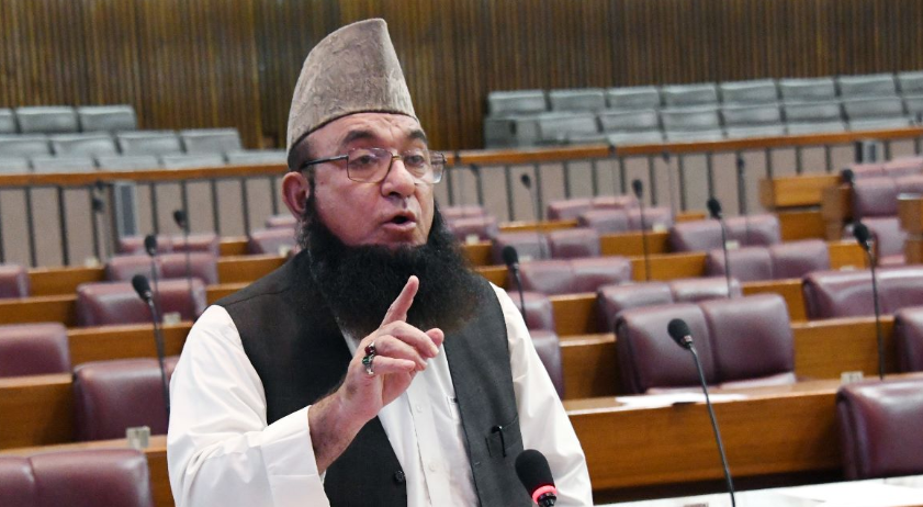 مدارس کے طلبا کو بھی لیپ ٹاپ سکیم میں شامل کیا جائے،مولانا عبدالاکبر چترالی