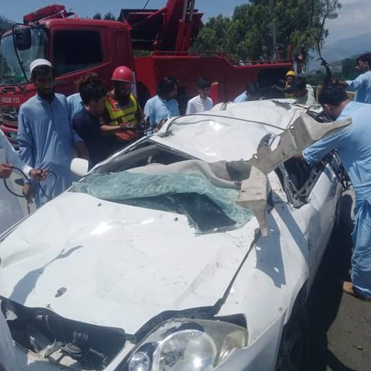 لوئر دیر میں کار کو حادثہ،باپ اور  بیٹا جاں بحق