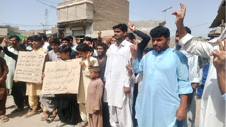 میہڑ :منشیات کے خلاف سول سوسائٹی کا احتجاج اوردھرنا، پولیس کے خلاف نعرے بازی