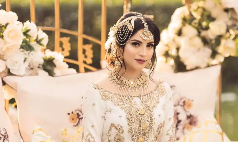 مجھ سے محبت کی کوئی بات کرے تو سانس بند ہونے لگتی ہے نیلم منیر