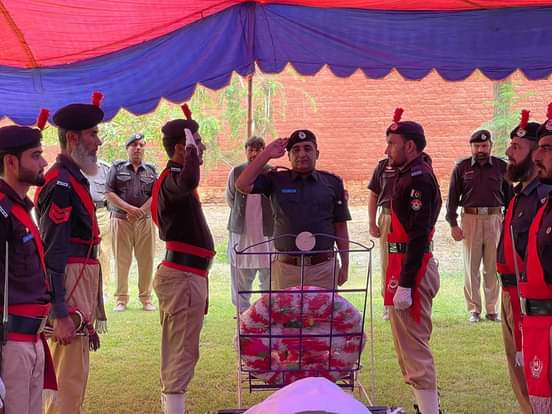 شہید  کانسٹیبل مبارک شاہ کی نماز جنازہ پولیس لائن میں ادا