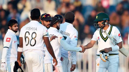 گال ٹیسٹ ،چوتھے روز سری لنکا  کی اننگز  جاری