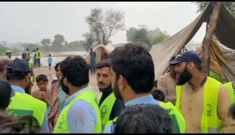 معتبر شحضیات کا مرکزی مسلم لیگ پاکستان کے فلڈ ریلیف کیمپ کا دورہ