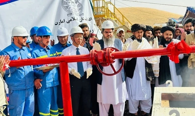 طالبان نے افغانستان سے  تیل نکالنے کا آغاز کردیا