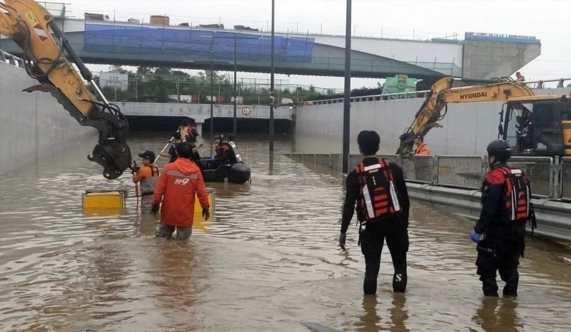 جنوبی کوریا میں طوفانی بارشیں،سڑکوں کے ساتھ ساتھ سرنگیں بھی زیر آب