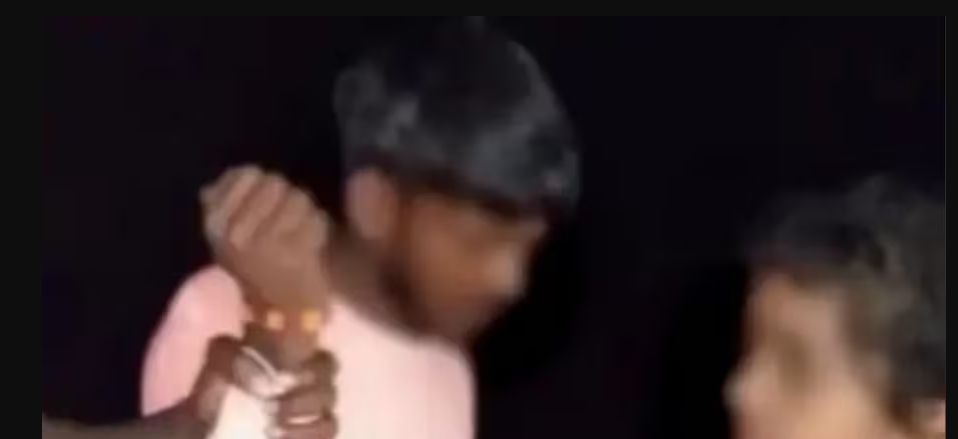 محبوب کوملنے کی تڑپ، لڑکی نے  پورے گاؤں کی بجلی  کاٹ دی