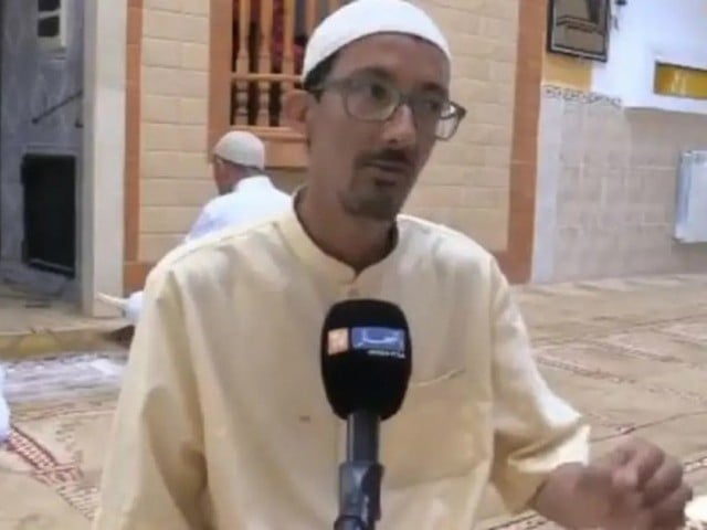 اقامت کے بعد دعا مانگنے کا معجزہ،نابینا نوجوان کو سجدے کے دوران بینائی مل گئی