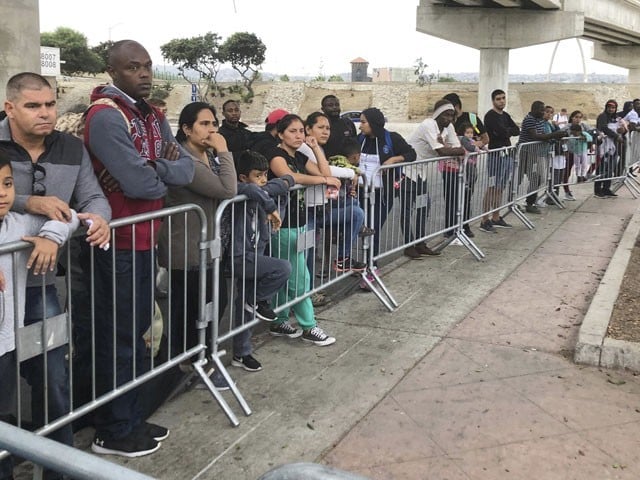 امریکہ نے 500 تارکین وطن کو اُن کے ملک روانہ کردیا