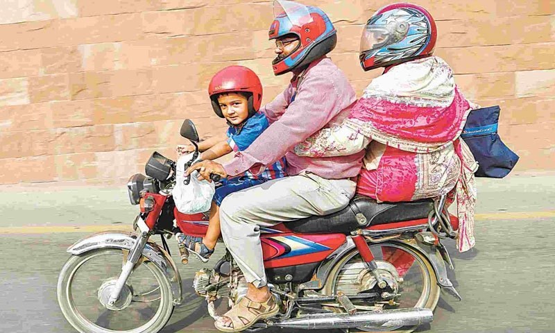 بغیر ہیلمٹ 55 ہزار موٹرسائیکل سواروں کیخلاف کاروائی