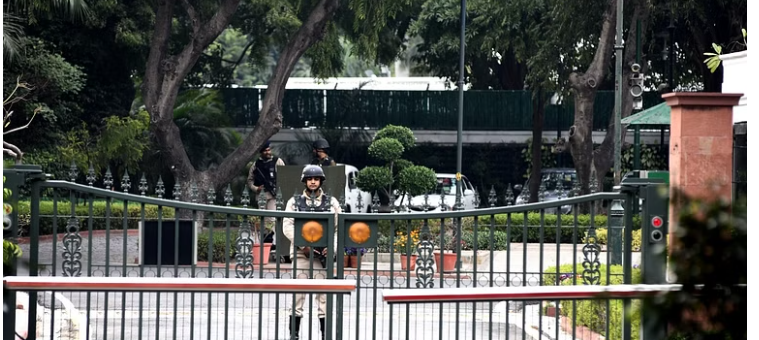 مودی کی رہائشگاہ کے قریب نوفلائنگ زون میں ڈرون،حکام کی دوڑیں