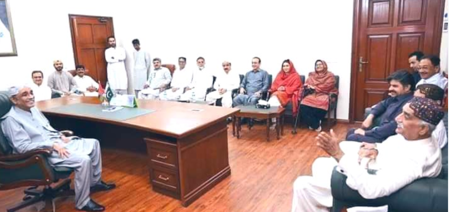 سیاستدانوں کو ایک دوسرے کو اعتماد میں لینا ہو گا،خورشید شاہ