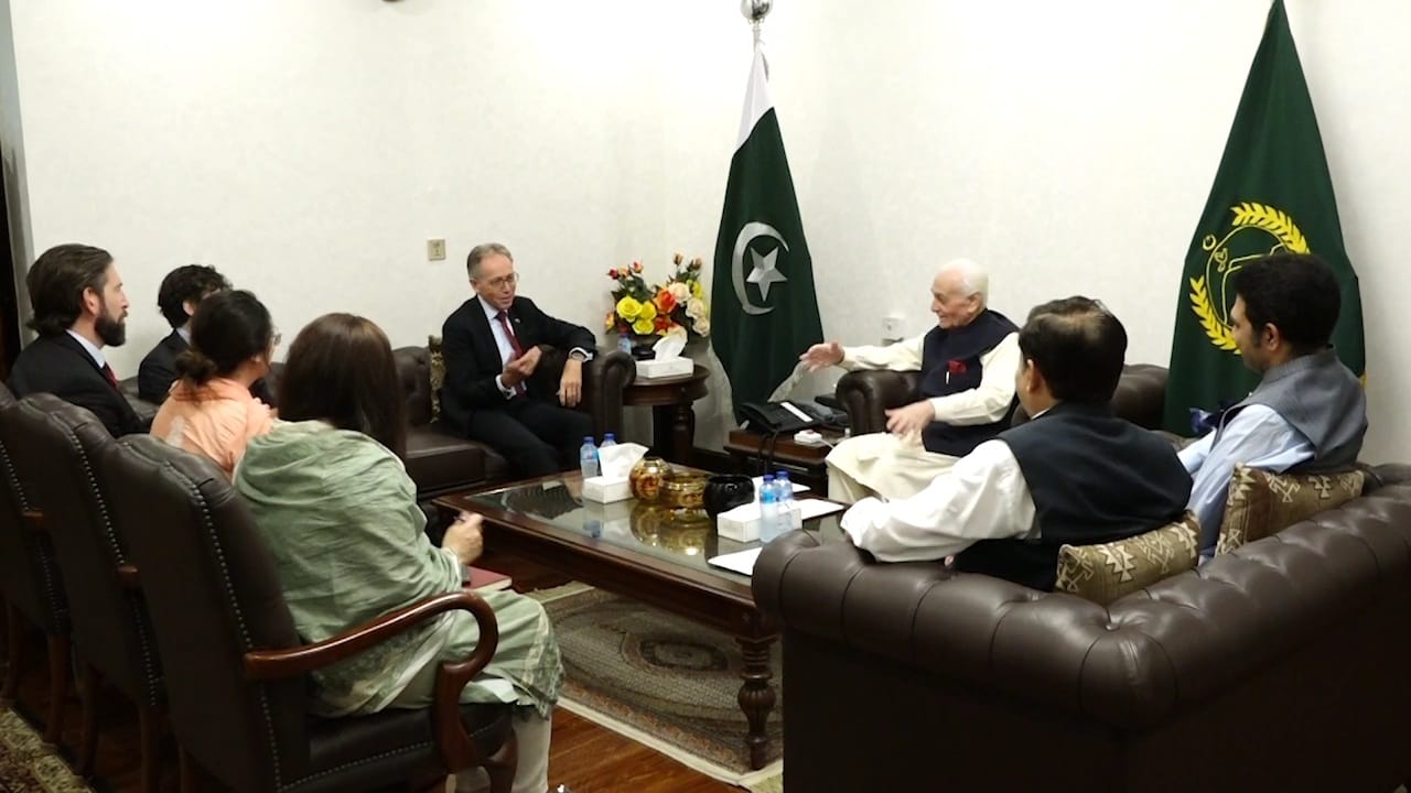 وزیر اعلیٰ خیبر پختونخوا محمد اعظم خان سے آسٹریلیا کے ہائی کمشنر برائے پاکستان نیل ہاکنز کی ملاقات