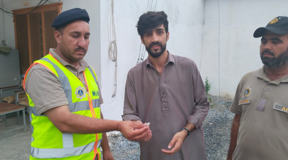 ہیرے کی انگوٹھی ،موٹروے پولیس نے مالک تک پہنچا دی