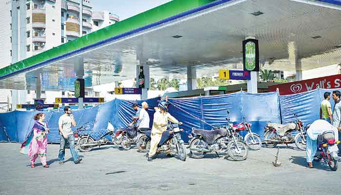 سیاسی جماعت کا عوام کو پیٹرول 165 فی لیٹر فراہم کرنے کا اعلان