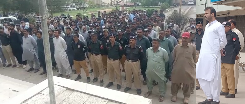 حب :ایس پی کی سربراہی میں سوک سینٹر کے سامنے پولیس کے جوانوں کی ریہرسل کرائی گئی