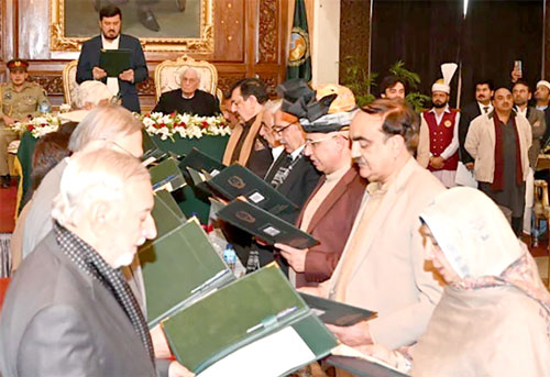 خیبر پختونخوا نگران کابینہ ارکان کے استعفے منظور