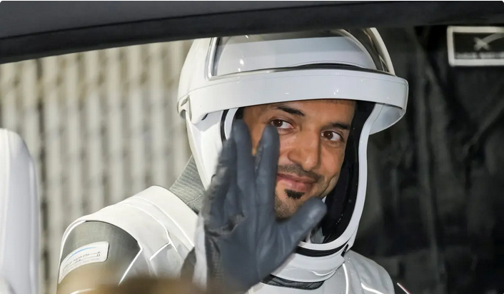 خلاباز سلطان النیادی 6 ماہ خلائی مشن کے بعد واپس آرہے