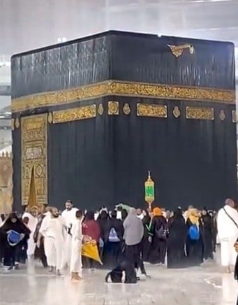 مکہ مکرمہ میں موسلا دھار طوفانی بارش کے دوران مسجد الحرام میں ایمان افروز مناظر