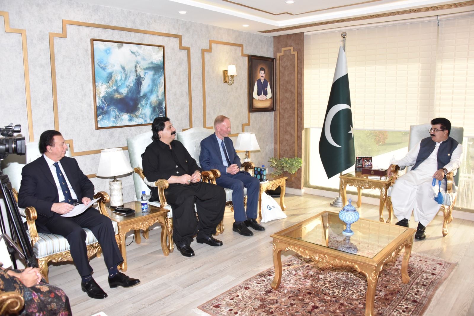 فریڈرک نیومن فاؤنڈیشن فار فریڈم کے تین رکنی وفد کی  چیئرمین سینیٹ سے ملاقات