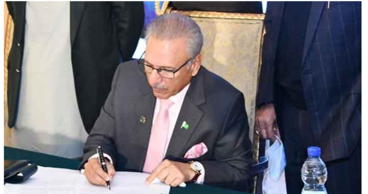 صدر عارف علوی  کی فراڈ متاثرین کو 41 لاکھ روپے واپس دلانے کی ہدایت