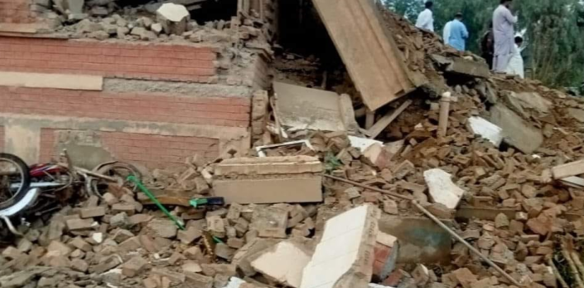 اٹک،تھانے پر آسمانی بجلی گرنے سے عمارت تباہ،پانچ اہلکار زخمی