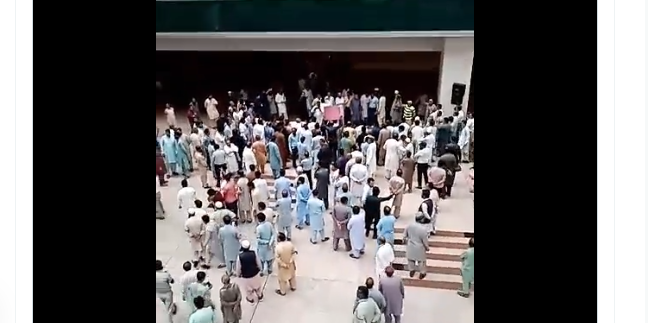 ملکی ائیرپورٹس کی آوٹ سورسنگ ، سول ایوی ایشن ملازمین کا احتجاج