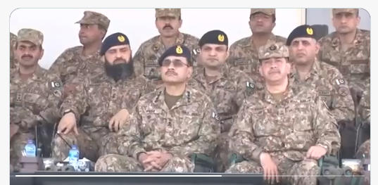 آرمی چیف جنرل عاصم منیر کا جہلم کے قریب ٹلہ فیلڈ فائرنگ رینج کا دورہ،