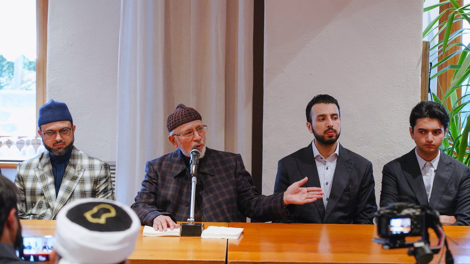 ڈاکٹر طاہرالقادری نے سیاست چھوڑنے کا اعلان کر دیا