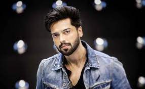 عمرہ کرنے اپنے پیسوں سے آئے ہو یا کسی نے دئیے؟ فہد مصطفی سے ایسا کس نے کہا ؟‌