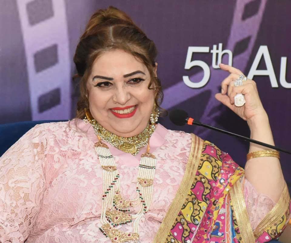 سینئر اداکارہ ممتاز بیگم کو میرا کی دعوت