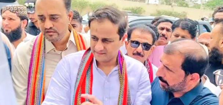 میئر کراچی نے کیا ڈائینو سار سفاری پارک کا افتتاح