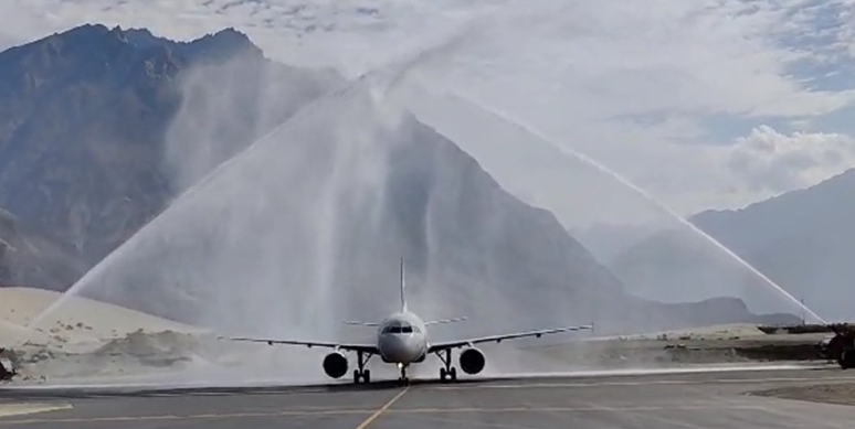 پی آئی اے کی پہلی بین الاقوامی پرواز سکردو لینڈ کر گئی