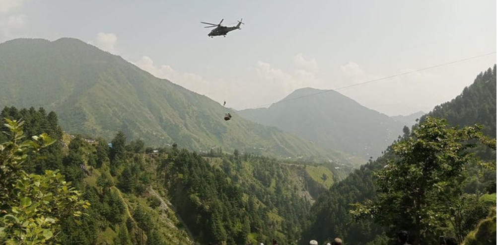 بلندی سے جانیں بچانے کا ڈرامائی ریسکیو آپریشن