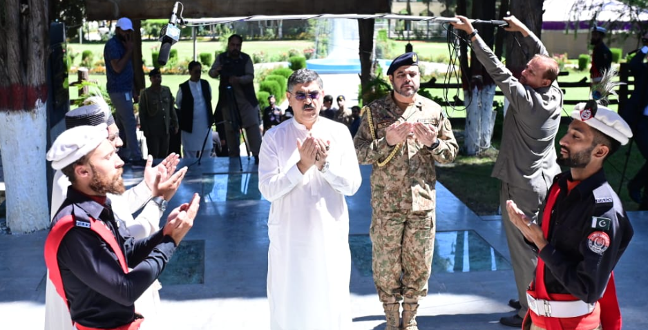 نگران وزیراعظم کا دورہ گلگت،یادگار شہداء پر حاضری