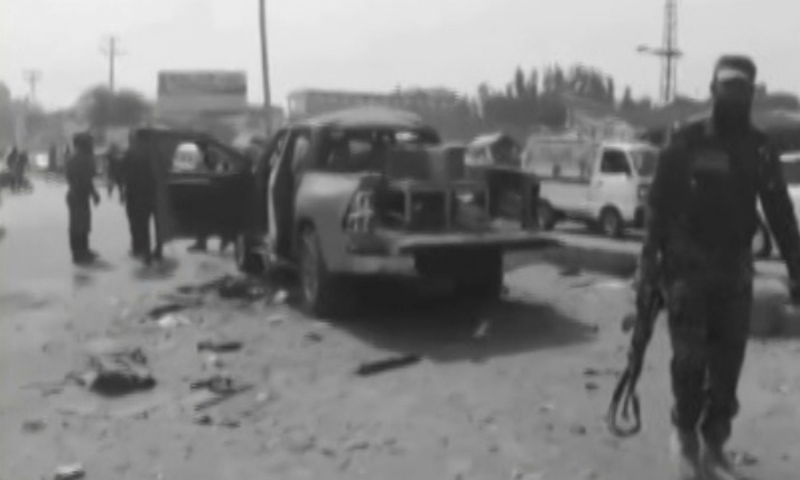 پشاورمیں سیکیورٹی فورسز کی گاڑی کے قریب دھماکا