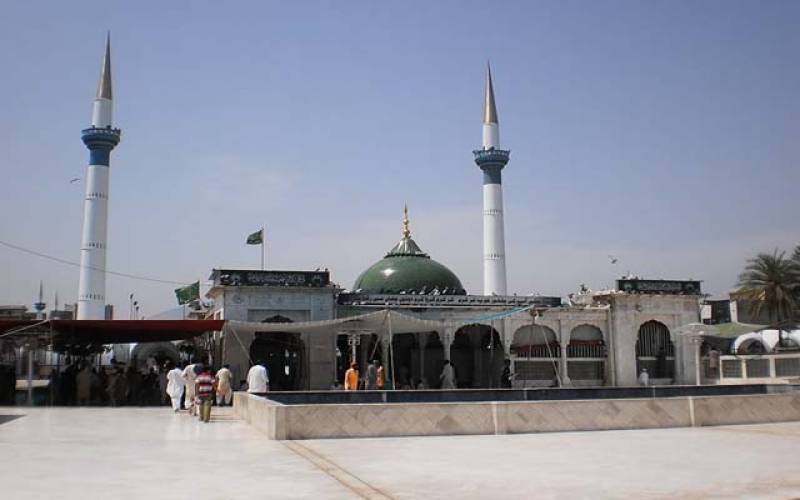 داتا دربار کے باہر قائم پارکنگ اسٹینڈ مافیا بے لگام