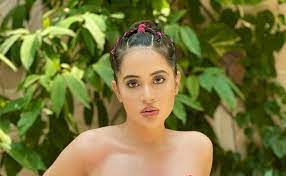 بولڈ مناظر شوٹ کروانے کےلئے میرے کپڑے تک پھاڑ دئیے گئے عرفی جاوید کا دعوی