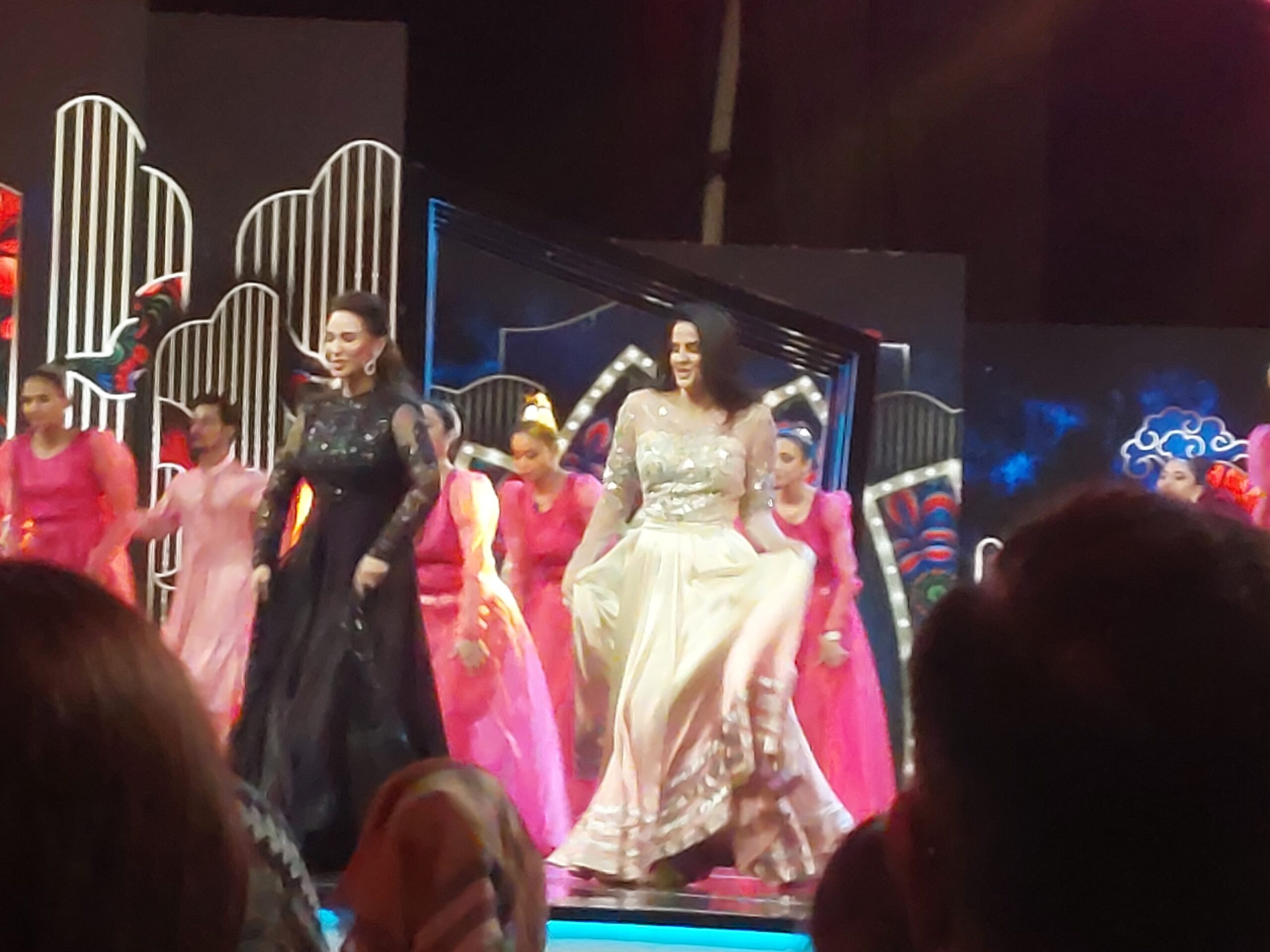 کراچی میں‌سجا لکس سٹائل ایوارڈز کا میلہ ،یمنہ زیدی نے میدان مار لیا