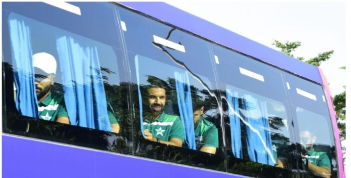 پاکستان کرکٹ ٹیم کا پہلا دستہ دورۂ بنگلادیش کیلئے روانہ