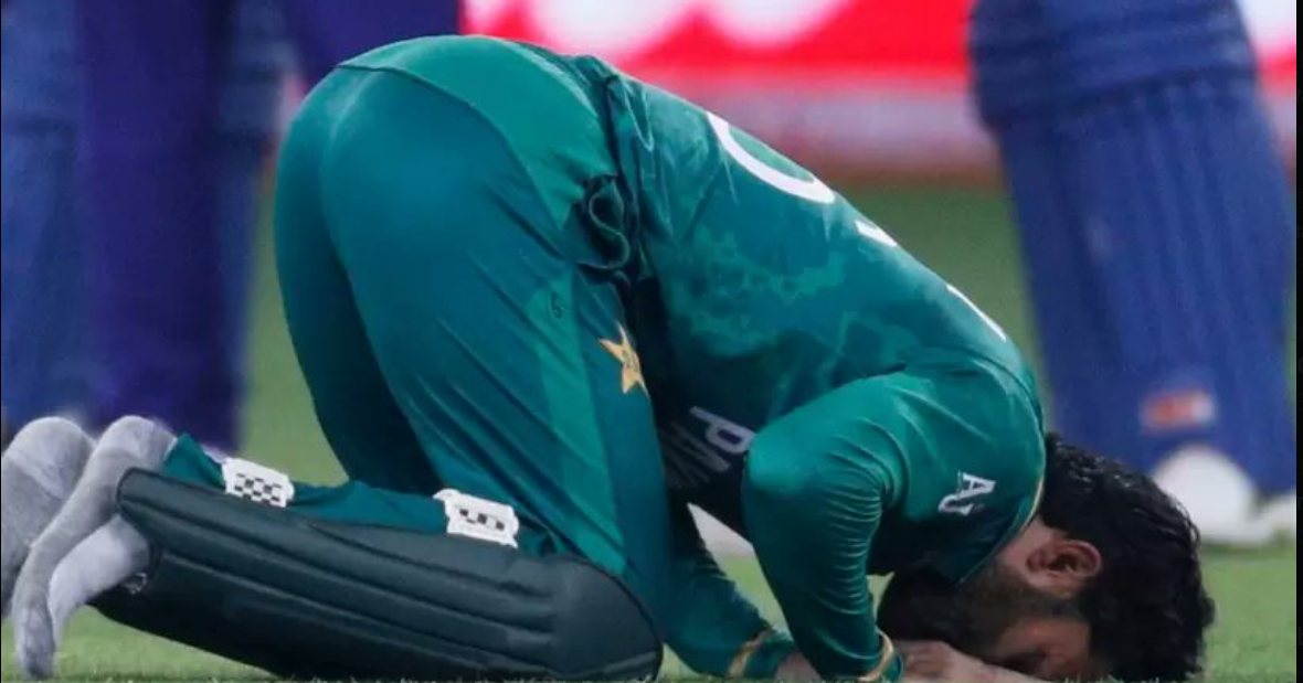 سٹیڈیم میں نماز پڑھنے پر بھارتی وکیل کی پاکستانی کھلاڑی رضوان کیخلاف درخواست