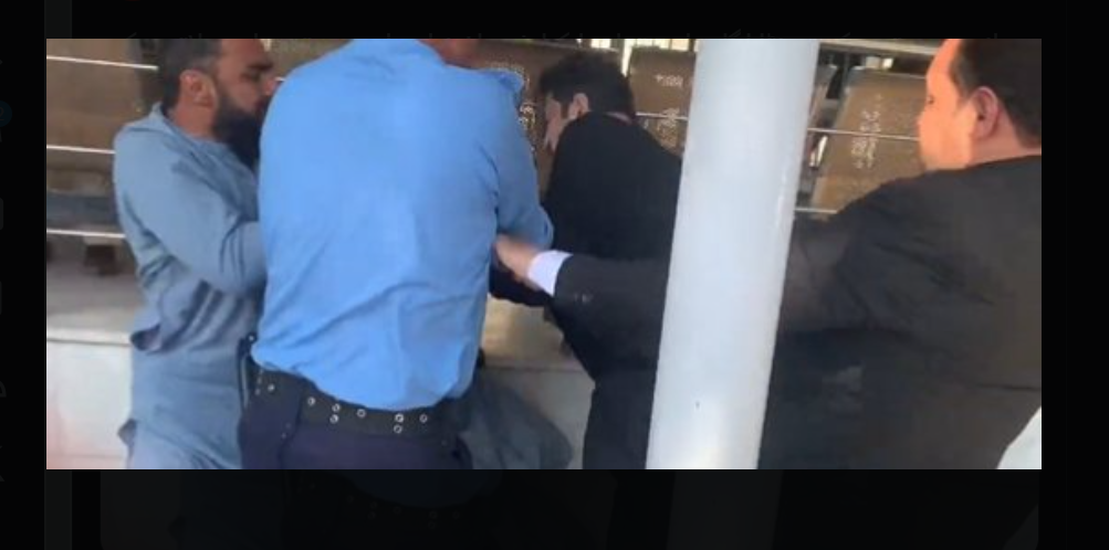 عمران خان کے وکیل شیر افضل مروت کا شہری پر تشدد، ویڈیو وائرل