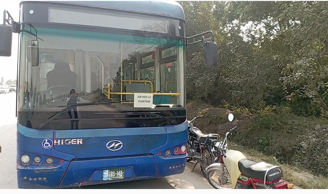 بلیو لائن بسوں کا خراب ہونا معمول بن گیا