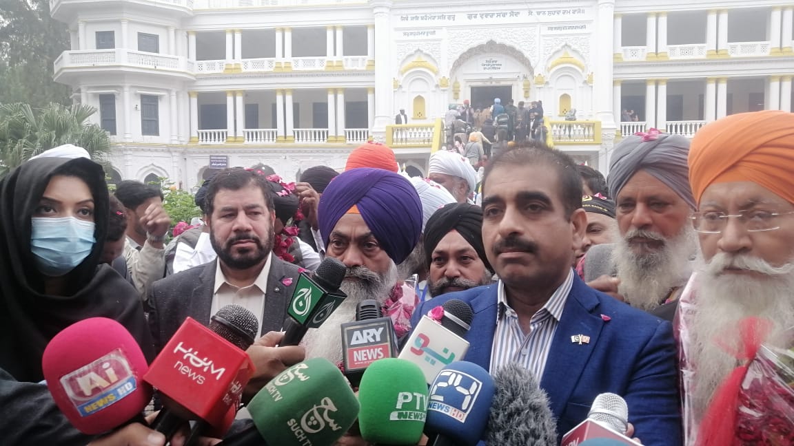 بھارتی پنجابی فلموں کے معروف اداکار   ننکانہ صاحب پہنچ گئے