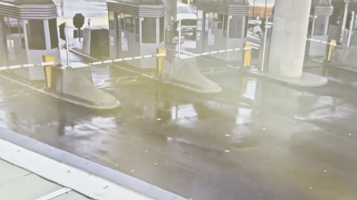 کینیڈا امریکا سرحد پر کار دھماکہ، دو افراد کی موت