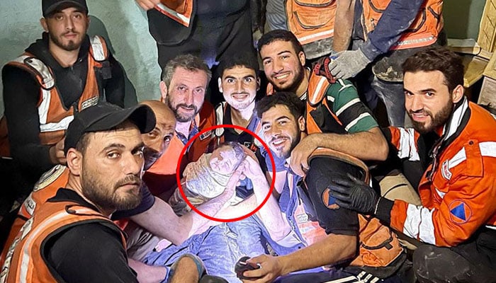 غزہ:اسرائیلی بمباری سے تباہ  مکان کے ملبے سے37 دن بعد نومولود زندہ نکل آیا