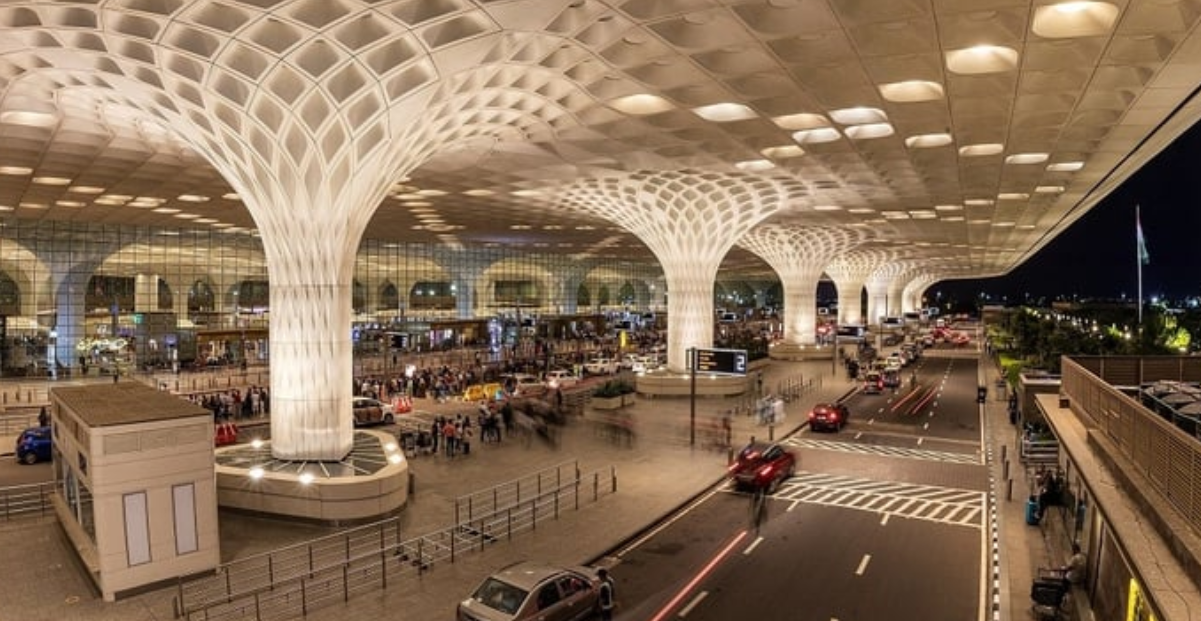 ممبئی ایئر پورٹ کو بم سے اڑانے کی دھمکی