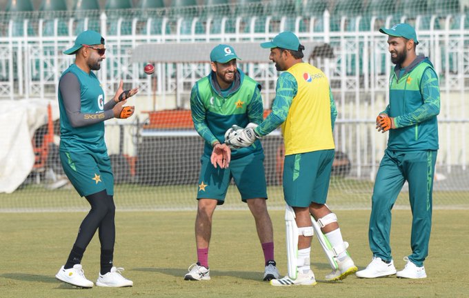 آسٹریلیا کے پچ کے مطابق کھیل رہے ہے،عمر گل