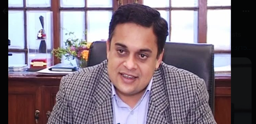 احتساب عدالت نے احد چیمہ کو ریفرنس سے بری کر دیا